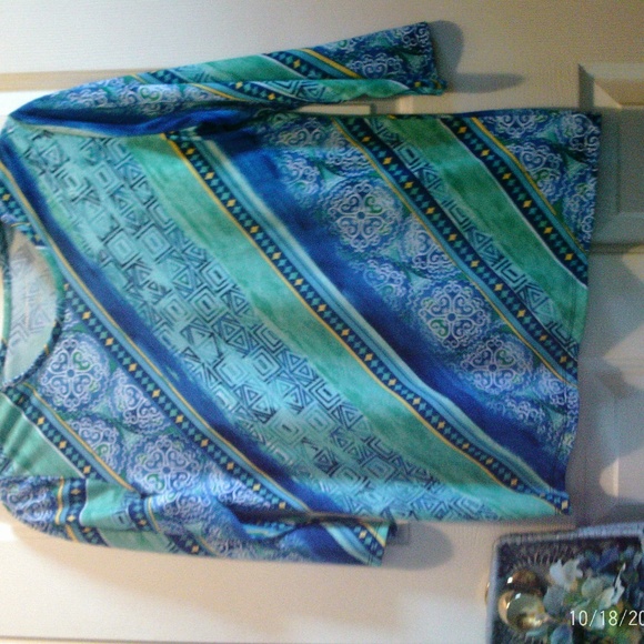 ✨Allison Daley top  M  Sale 2/15. - Picture 2 of 3